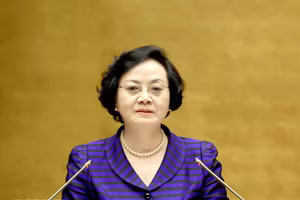 La secretaria del Comité Central del Partido Comunista de Vietnam y viceprimera ministra del país, Pham Thi Thanh Tra, interviene en la cita. (Foto: VNA)