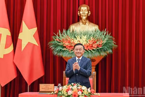 Tran Cam Tu, integrante del Buró Político y miembro permanente del Secretariado del Comité Central del Partido Comunista de Vietnam, interviene en la cita.