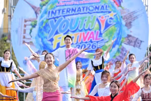 Vibrante integración cultural en el cuarto Festival Internacional de la Juventud.