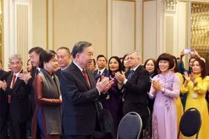 [Foto] Máximo dirigente vietnamita se reúne con compatriotas en Europa