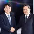 El presidente de la Asamblea Nacional de Vietnam, Tran Thanh Man, y el presidente del Grupo Parlamentario de Amistad Corea del Sur-Vietnam, Moon Jin Seok. (Foto: VNA)