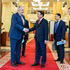 El miembro del Buró Político y permanente del Secretariado del Comité Central del Partido Comunista de Vietnam, Tran Cam Tu, recibe a Gyula Thürmer, presidente del Partido Obrero Húngaro.