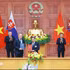 El primer ministro Le Minh Hung y su homólogo de Eslovaquia Robert Fico presencian la firma de un Memorando de Entendimiento entre la Comisión Nacional de Normas, Metrología y Calidad (STAMEQ) y la Oficina Eslovaca de Normas, Metrología y Ensayos (UNMS). Foto: VNA
