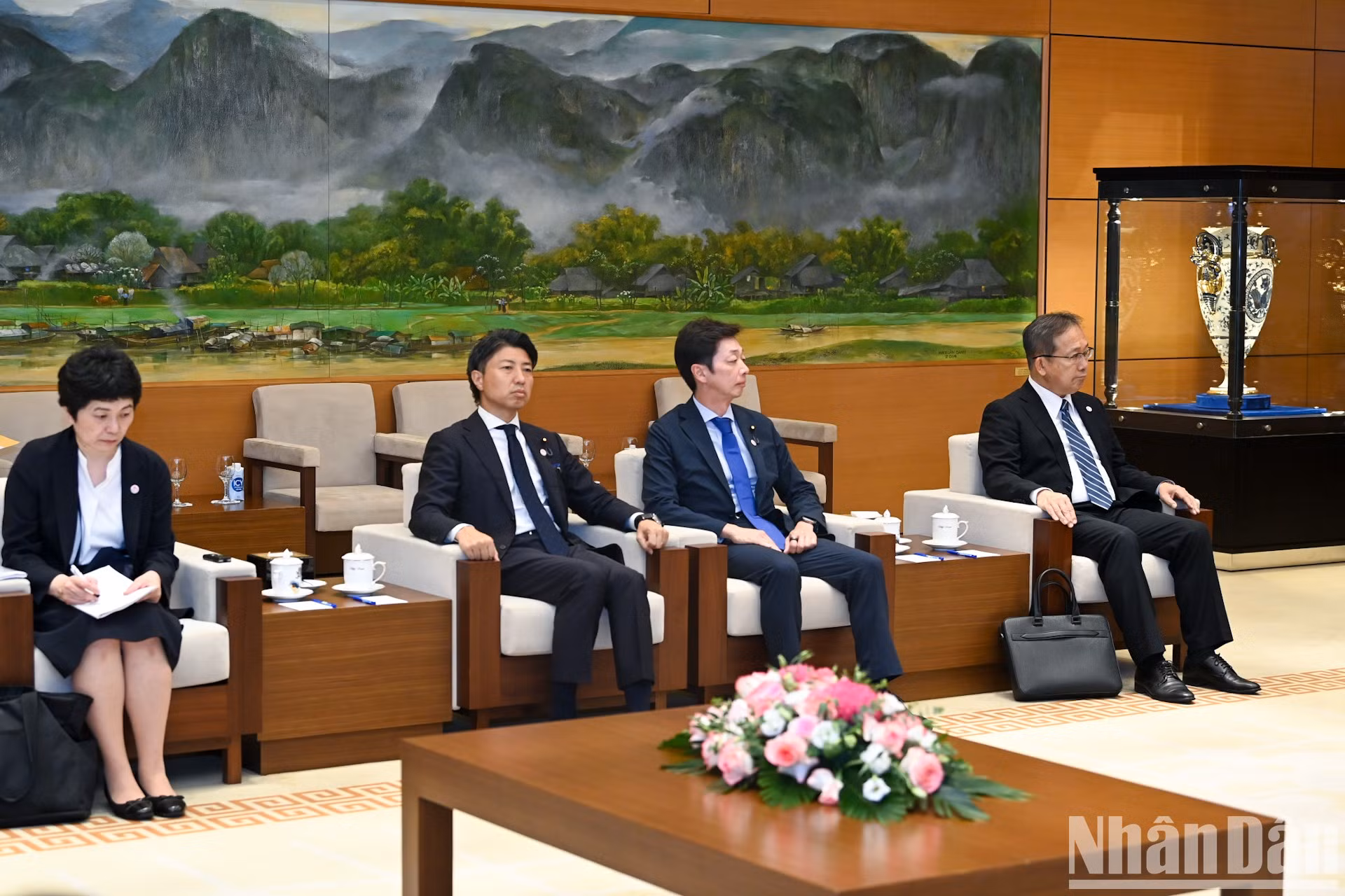 Los miembros de la delegación japonesa en la reunión. Los miembros de la delegación japonesa en la reunión.