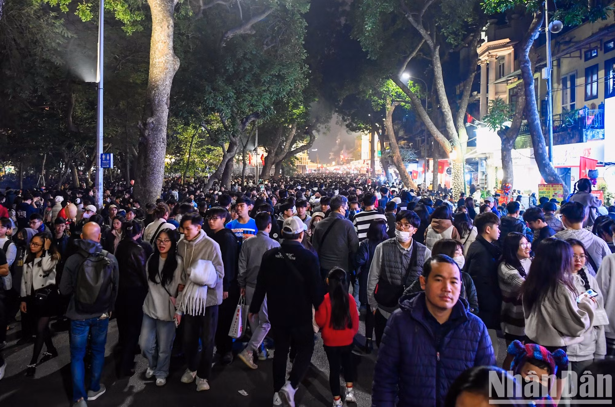 Se realizarán exhibiciones de fuegos artificiales en cinco lugares, incluidos los distritos de Hoan Kiem, Ha Dong y Nam Tu Liem, así como en el municipio de Son Tay y el distrito de Dong Anh.