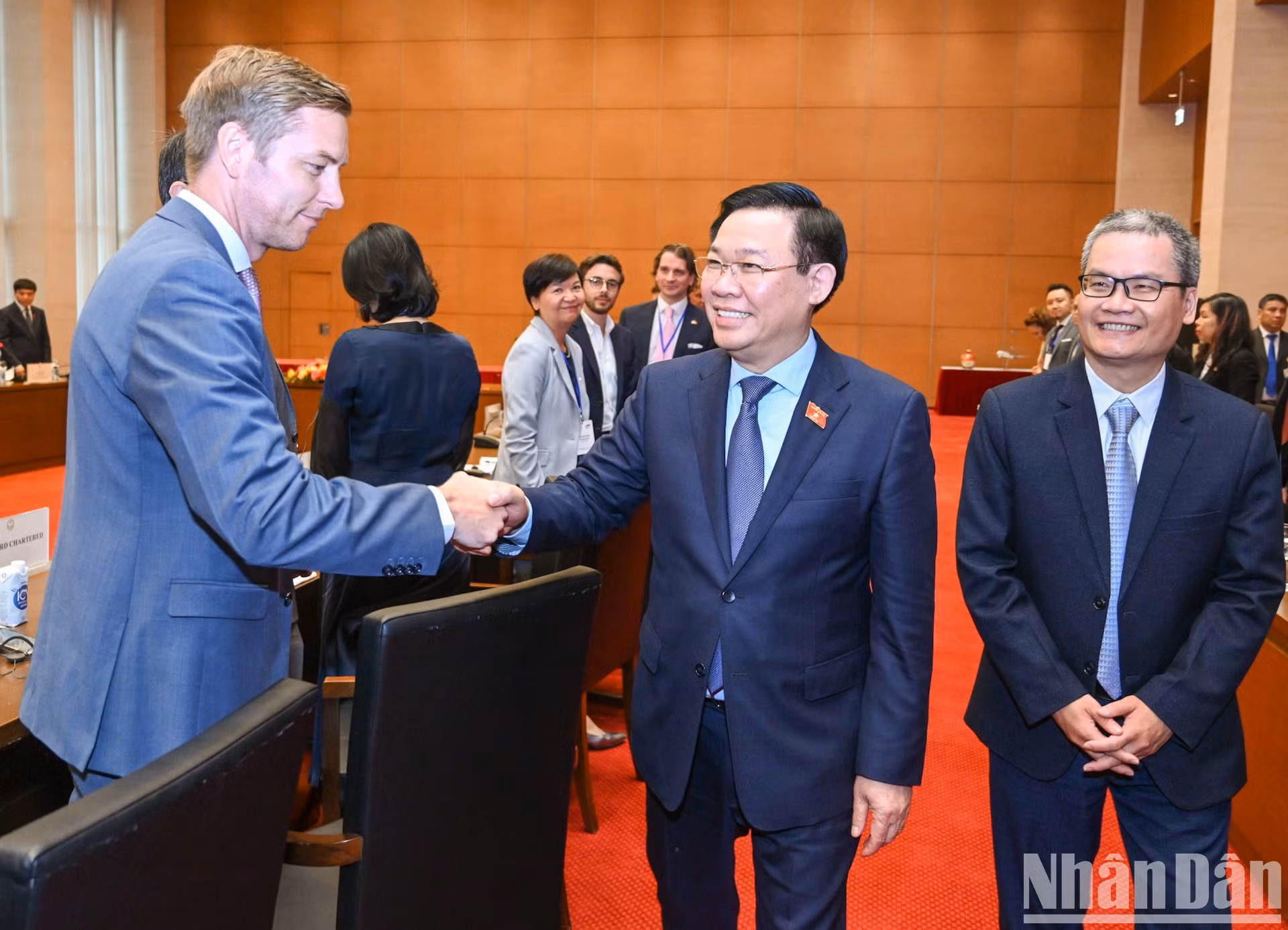 Máximo dirigente parlamentario vietnamia recibe a delegación empresarial de la UE