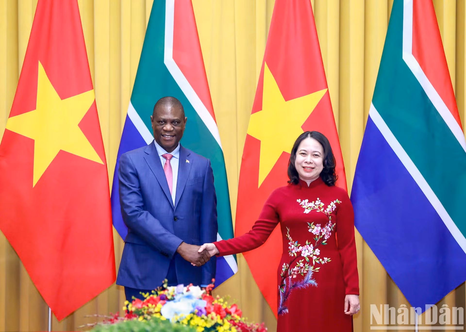 Anh Xuan y Paul Mashatile en las conversaciones.