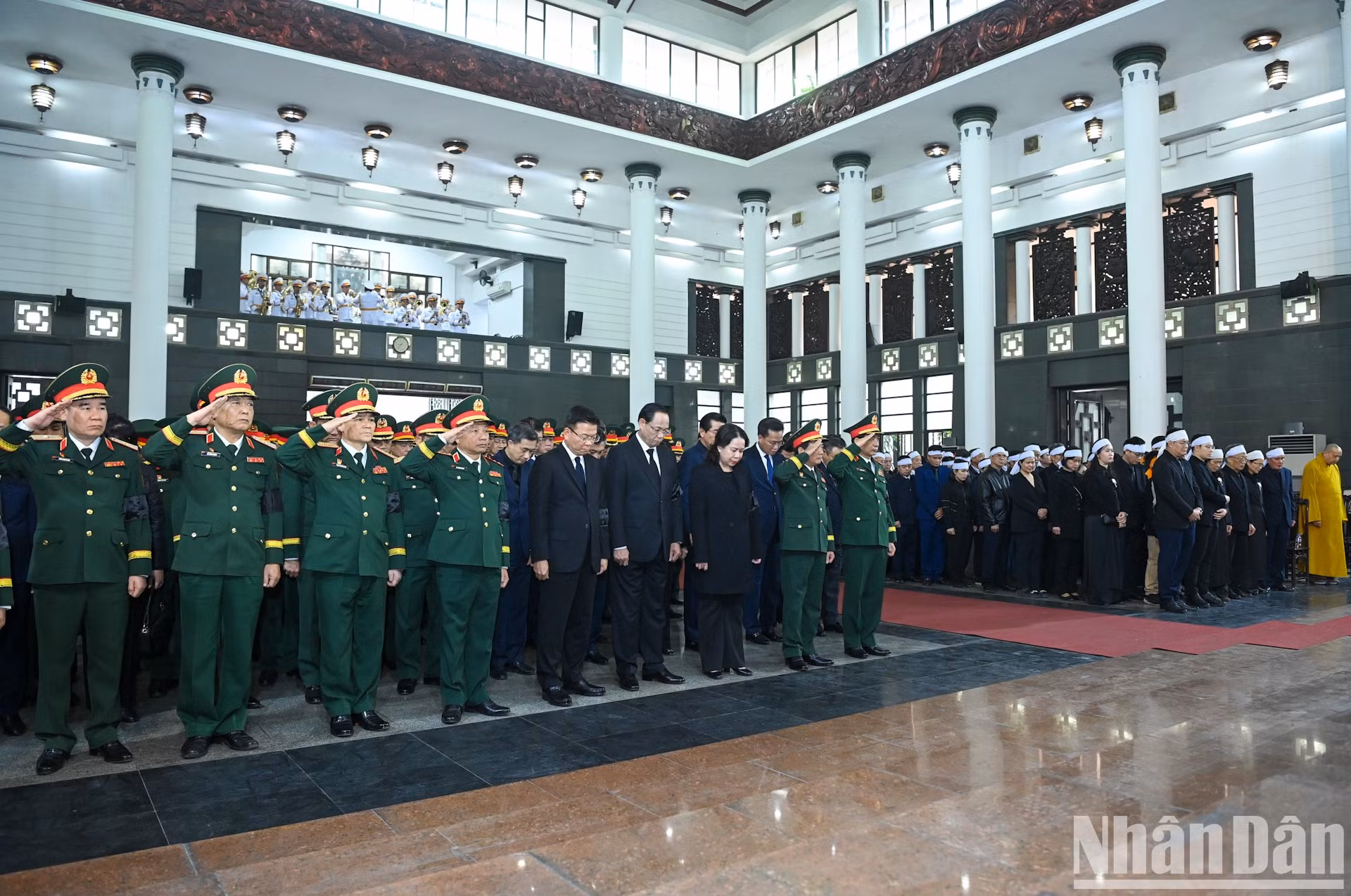Minuto de silencio en memoria del general Nguyen Quyet.