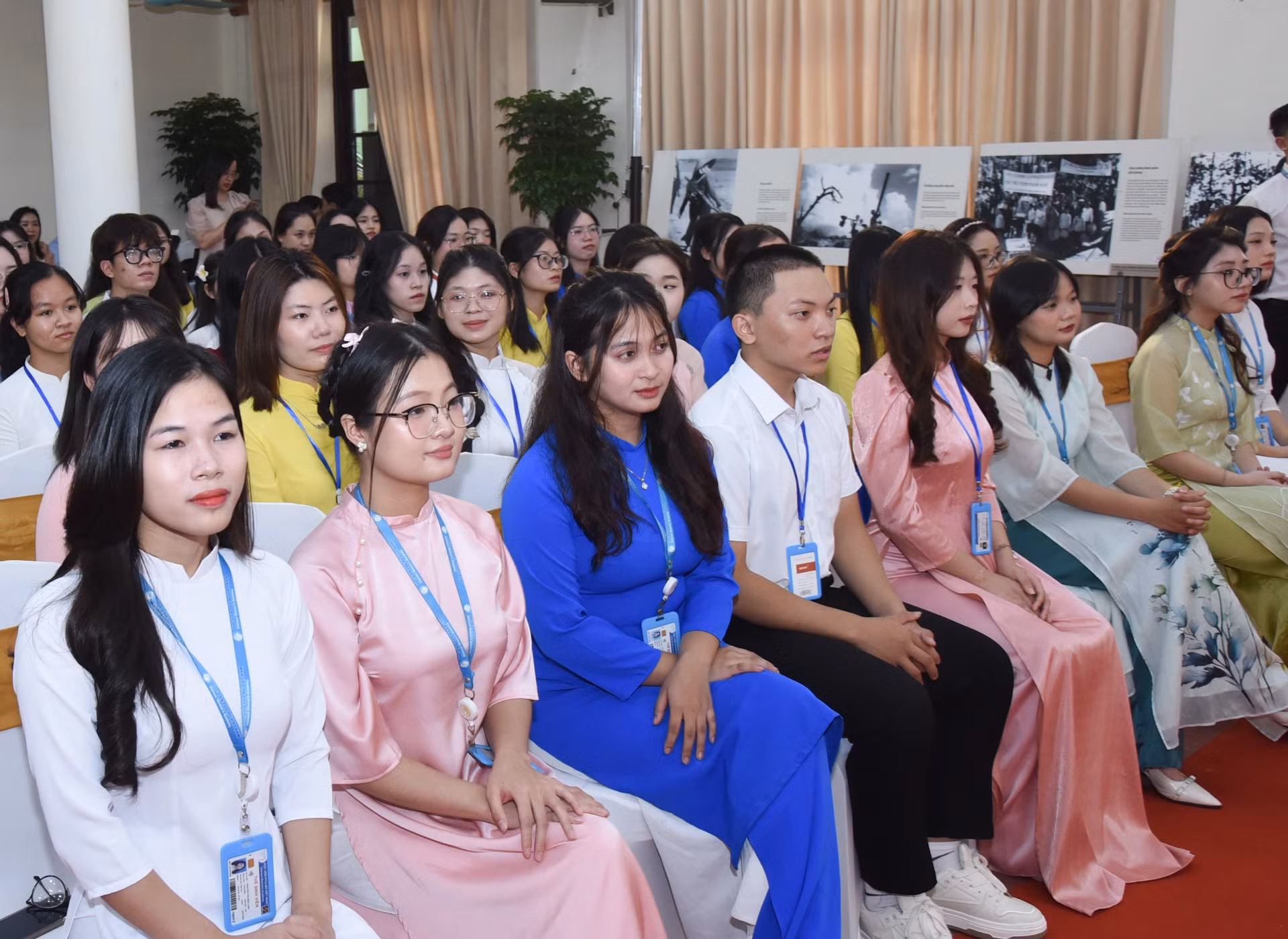 Estudiantes de la Academia de Mujeres de Vietnam.