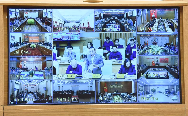 La reunión se efectúa de manera presencial en la Oficina de Gobierno y en línea para las localidades. La reunión se efectúa de manera presencial en la Oficina de Gobierno y en línea para las localidades.