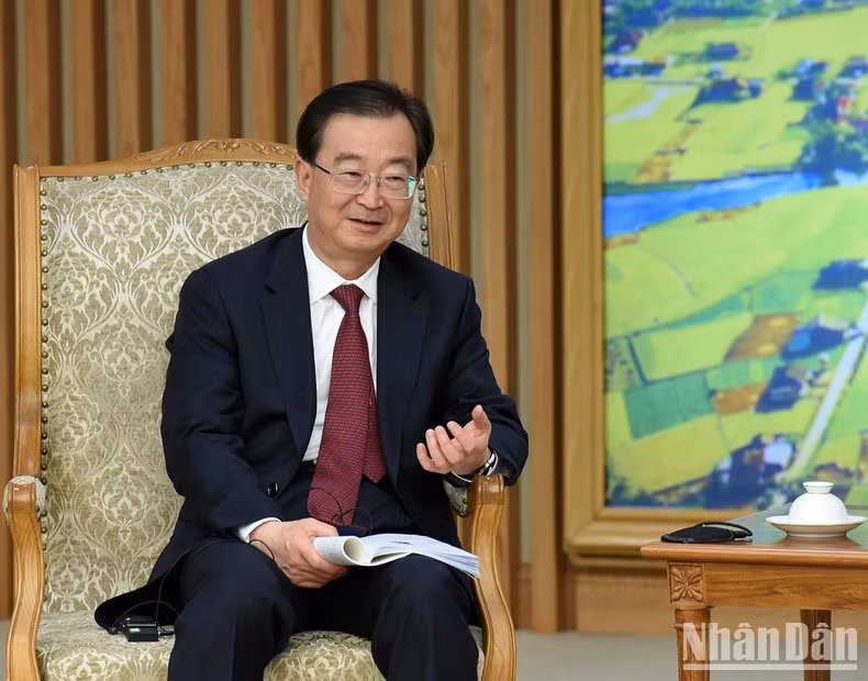 Wang Ning habla en la reunión. Wang Ning habla en la reunión.