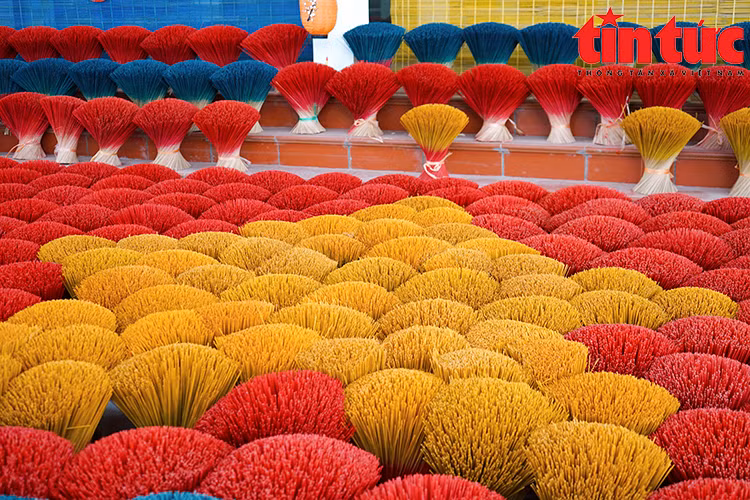 Aldea centenaria de elaboración de incienso fascina a turistas
