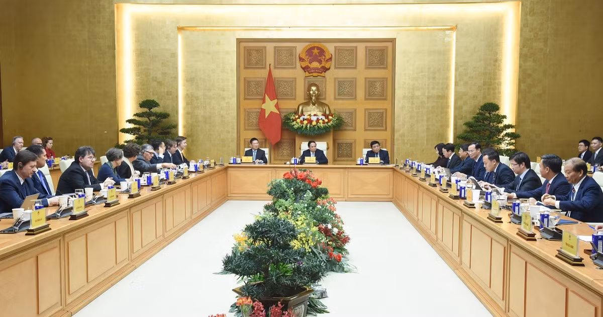 [Foto] Premier vietnamita preside mesa redonda con empresas europeas