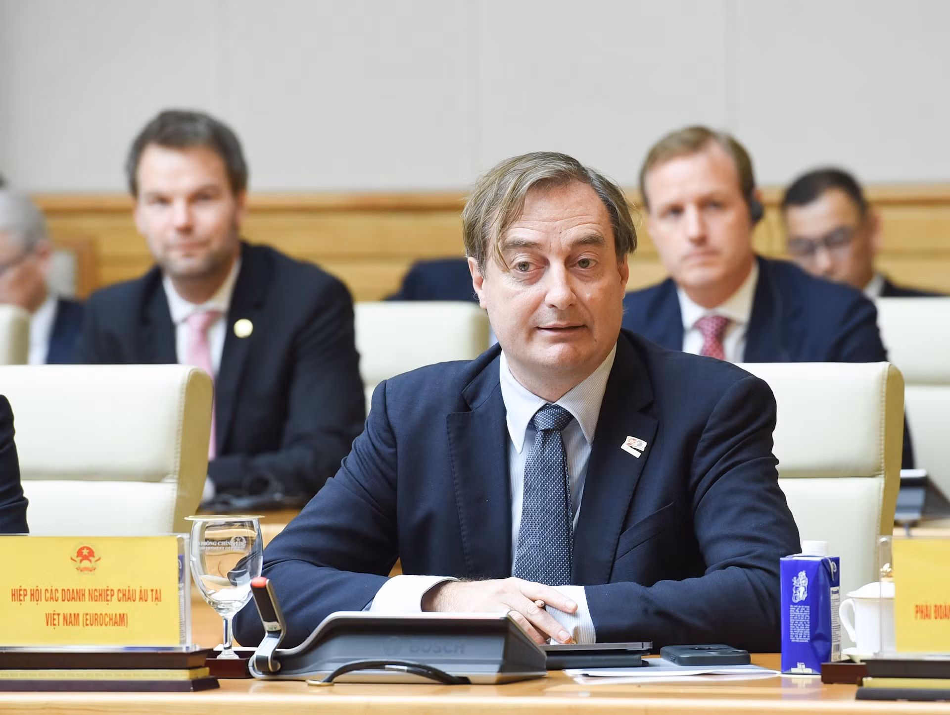 Representante de la Asociación de Empresas Europeas en Vietnam habla en la actividad.
