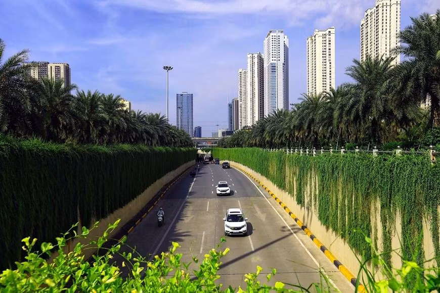 Espacios verdes en el túnel Trung Hoa que conecta la calle de Tran Duy Hung y la avenida Thang Long. (Fotografía: VNA) Espacios verdes en el túnel Trung Hoa que conecta la calle de Tran Duy Hung y la avenida Thang Long. (Fotografía: VNA)