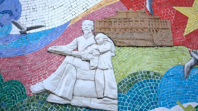 El Tío Ho con los niños. El Tío Ho con los niños.