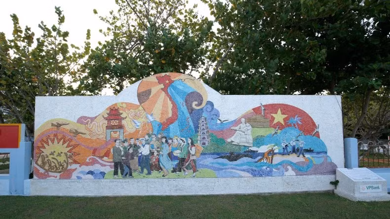 Para los soldados y habitantes de la isla Truong Sa, estas obras están llenas de fe y esperanza. Para los soldados y habitantes de la isla Truong Sa, estas obras están llenas de fe y esperanza.