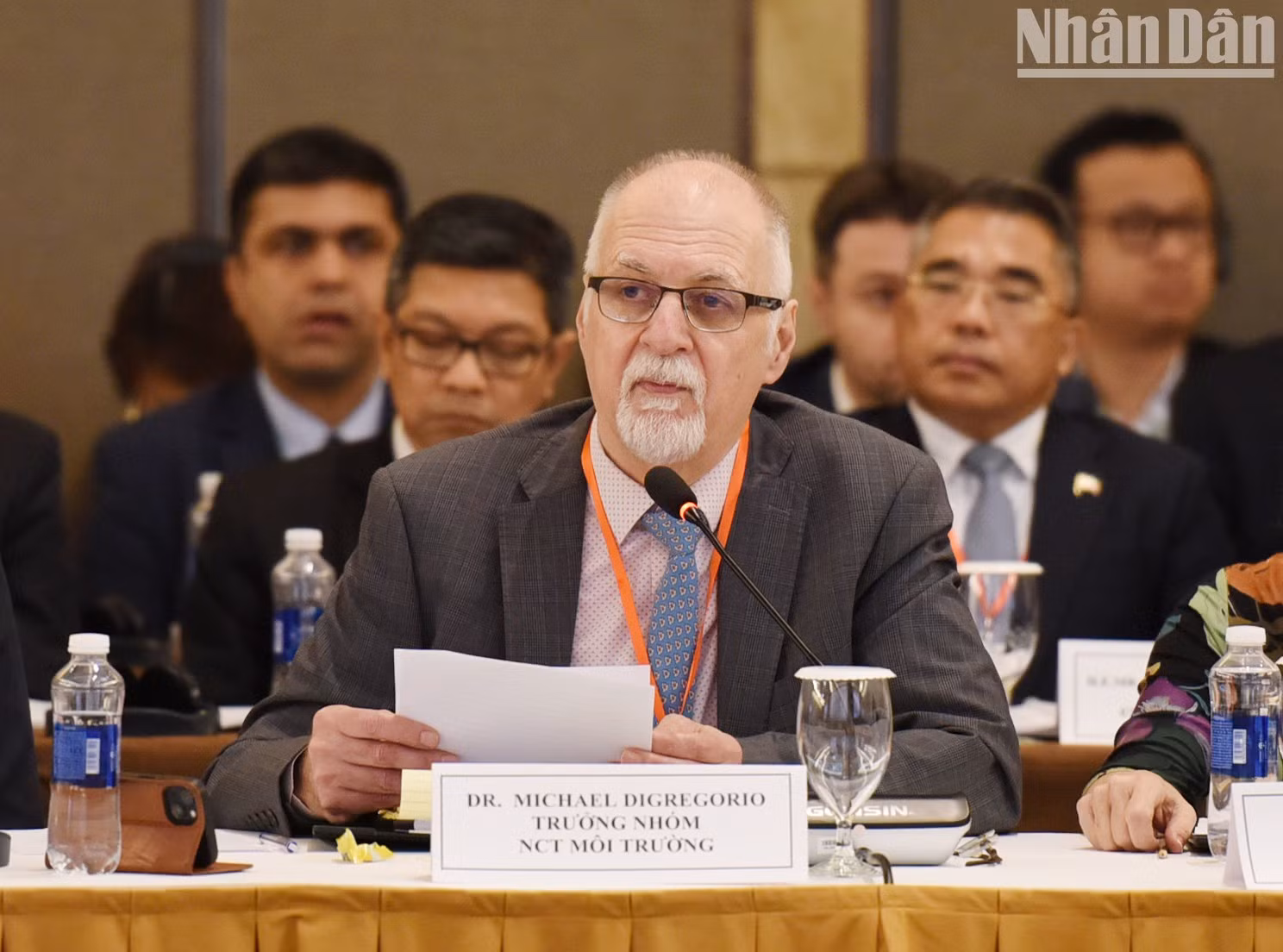 Primer ministro asiste al Foro de Negocios de Vietnam ảnh 7 Primer ministro asiste al Foro de Negocios de Vietnam ảnh 7