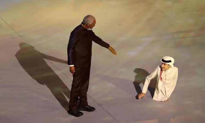El actor estadounidense Morgan Freeman, el youtuber qatarí Ghanim al-Muftah participan en la ceremonia inaugural. (Foto: Reuters) El actor estadounidense Morgan Freeman, el youtuber qatarí Ghanim al-Muftah participan en la ceremonia inaugural. (Foto: Reuters)