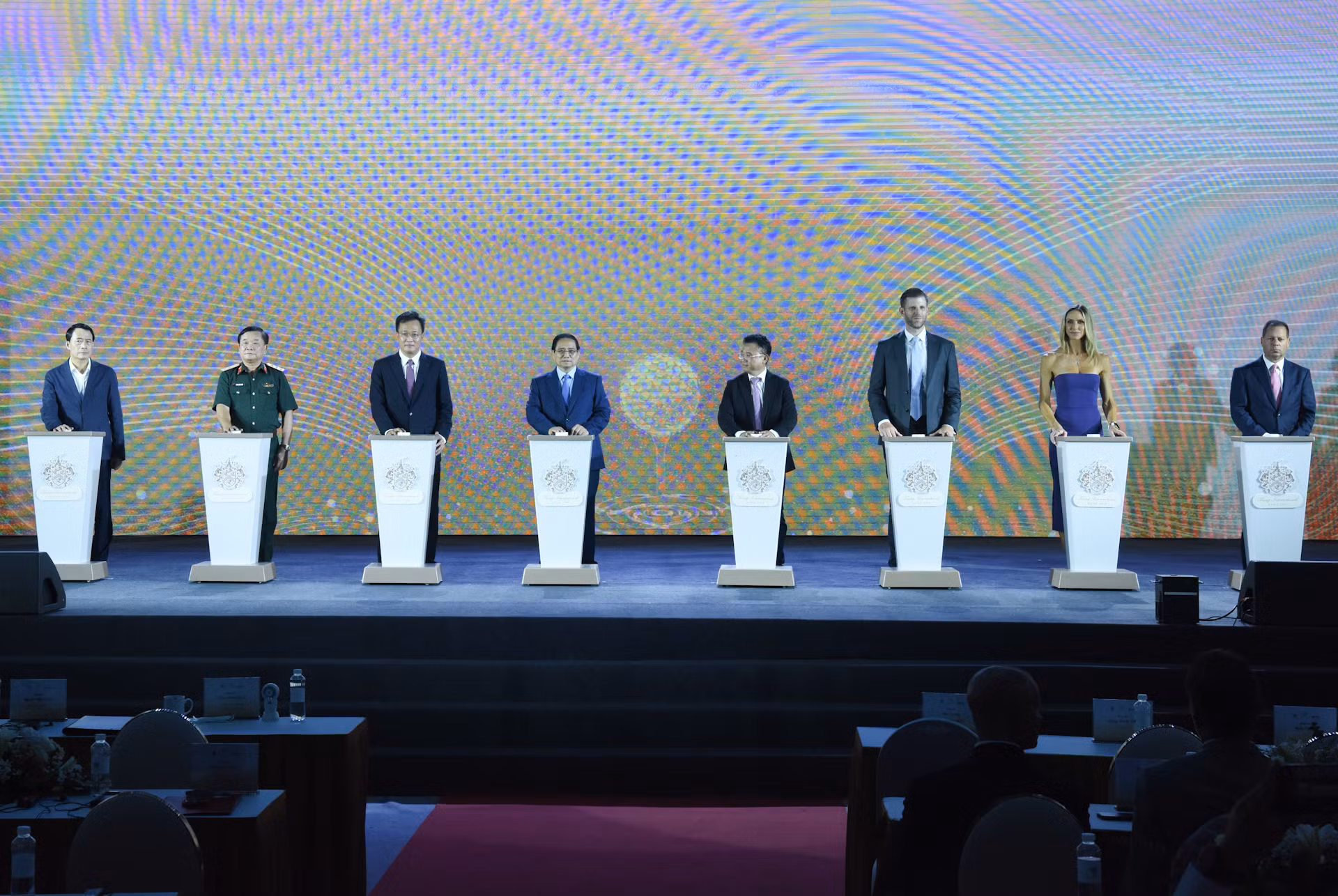 [Foto] Primer ministro vietnamita asiste al acto de colocación de primera piedra del proyecto Trump International Hung Yen
