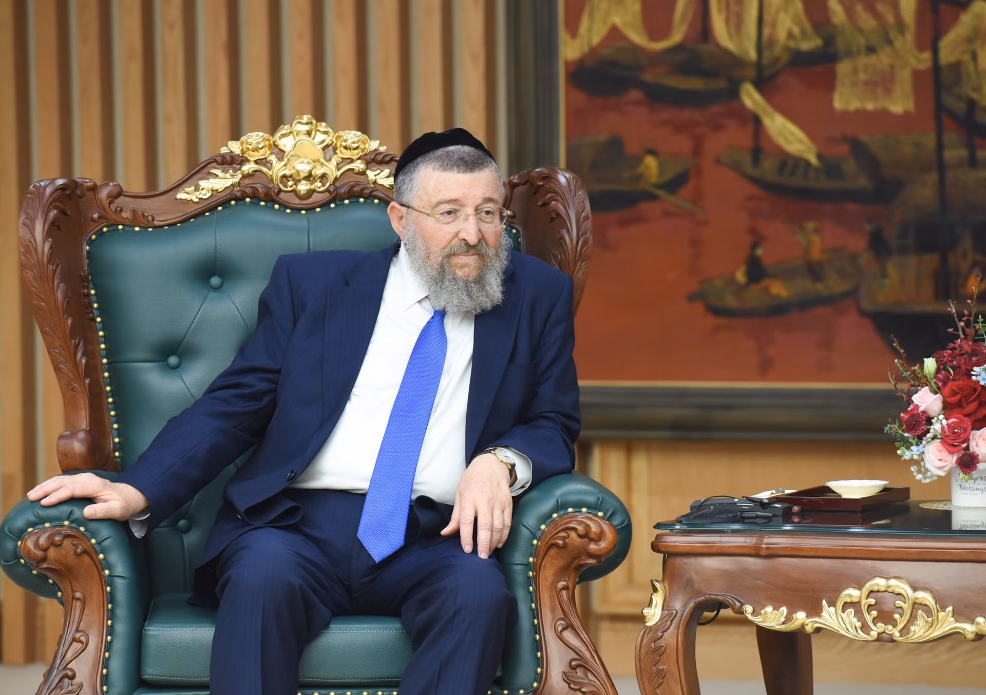 Yoav Ben Tzur, ministro de Trabajo de Israel, habla en el encuentro.