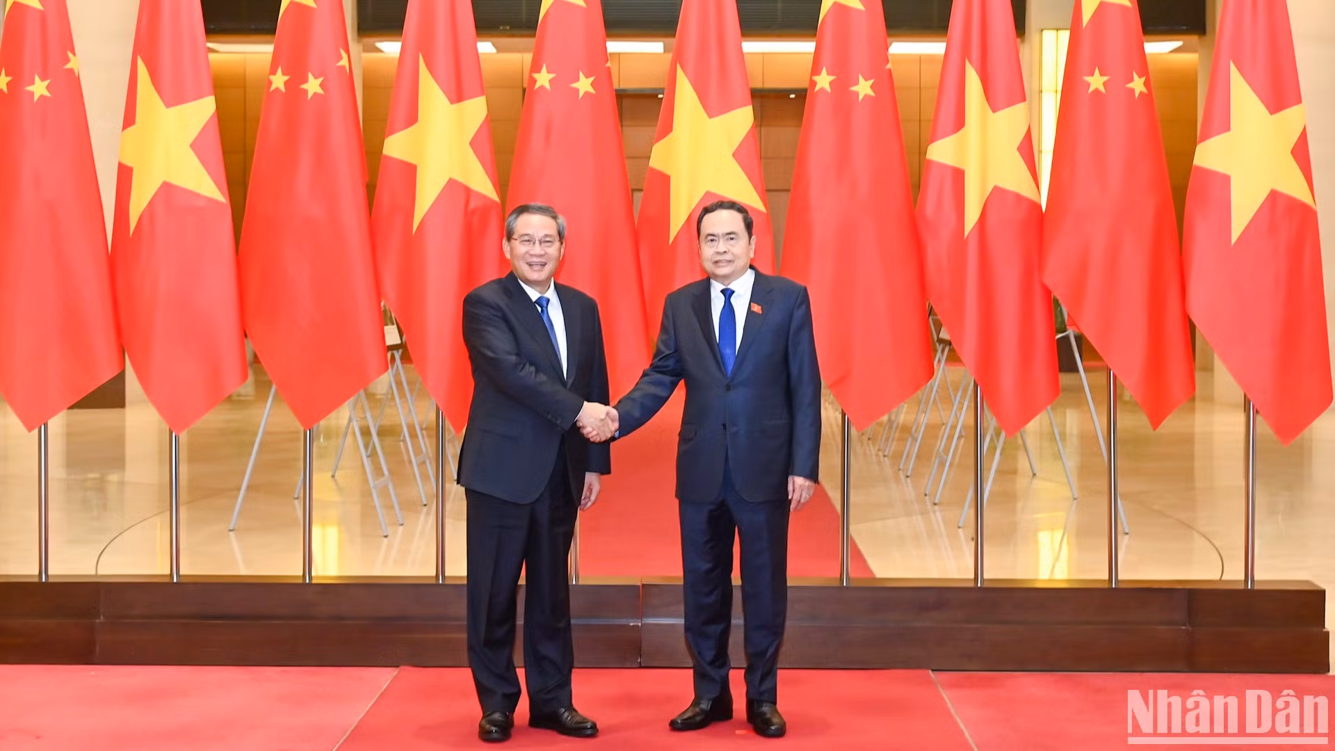 [Foto] Presidente de Asamblea Nacional de Vietnam se entrevista con primer ministro chino