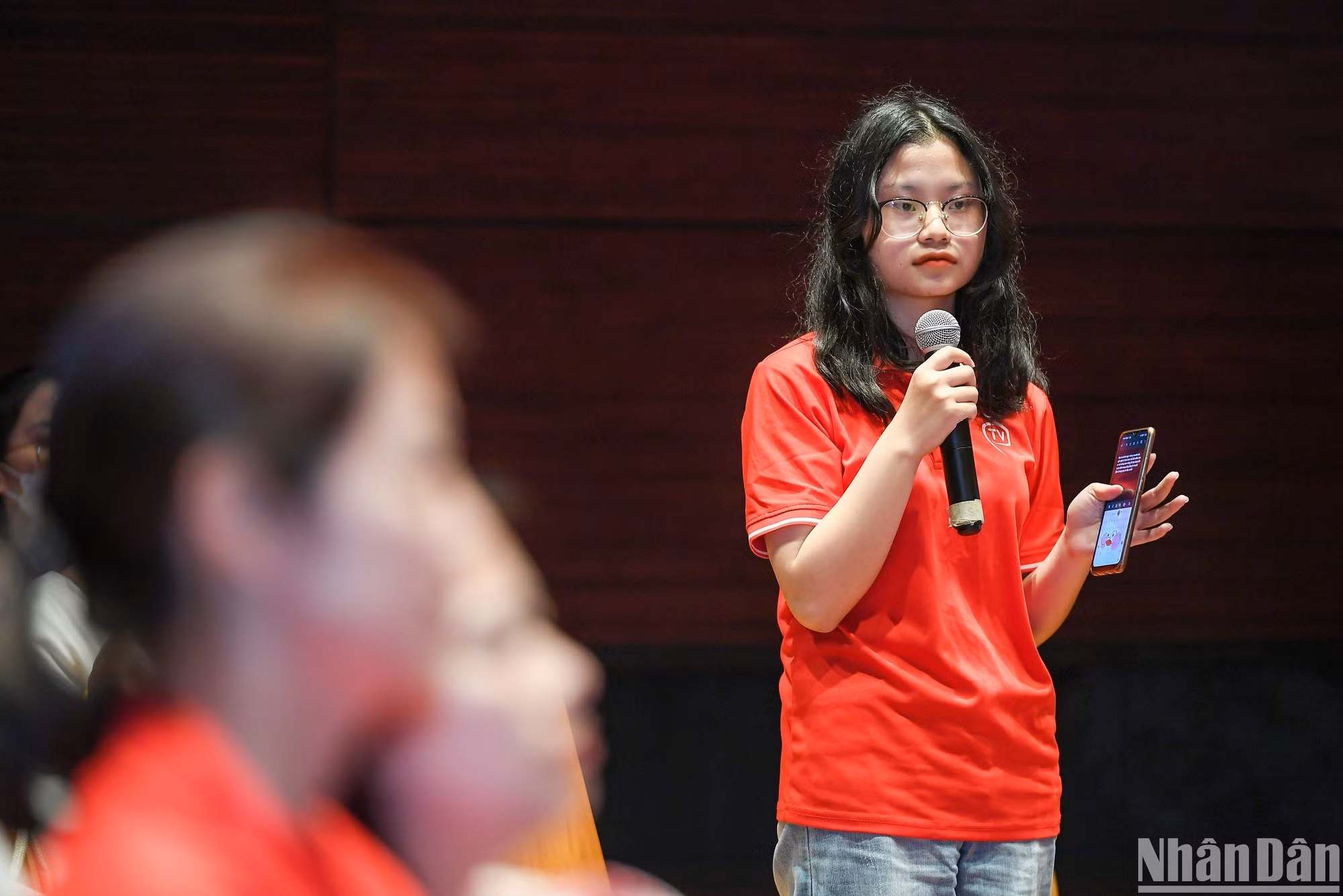 Los jóvenes participantes ofrecen iniciativas para promover el papel de la juventud en la transformación digital y la aplicación de la tecnología en la vida y el trabajo. Los jóvenes participantes ofrecen iniciativas para promover el papel de la juventud en la transformación digital y la aplicación de la tecnología en la vida y el trabajo.