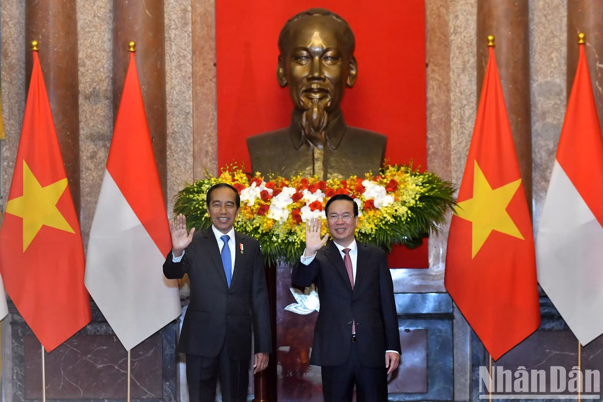 El presidente Vo Van Thuong y su par indonesio, Joko Widodo.