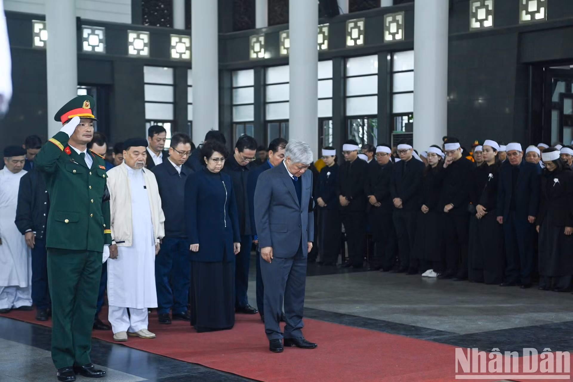 La delegación del Comité Central del Frente de la Patria de Vietnam, encabezada por su presidente, Do Van Chien.