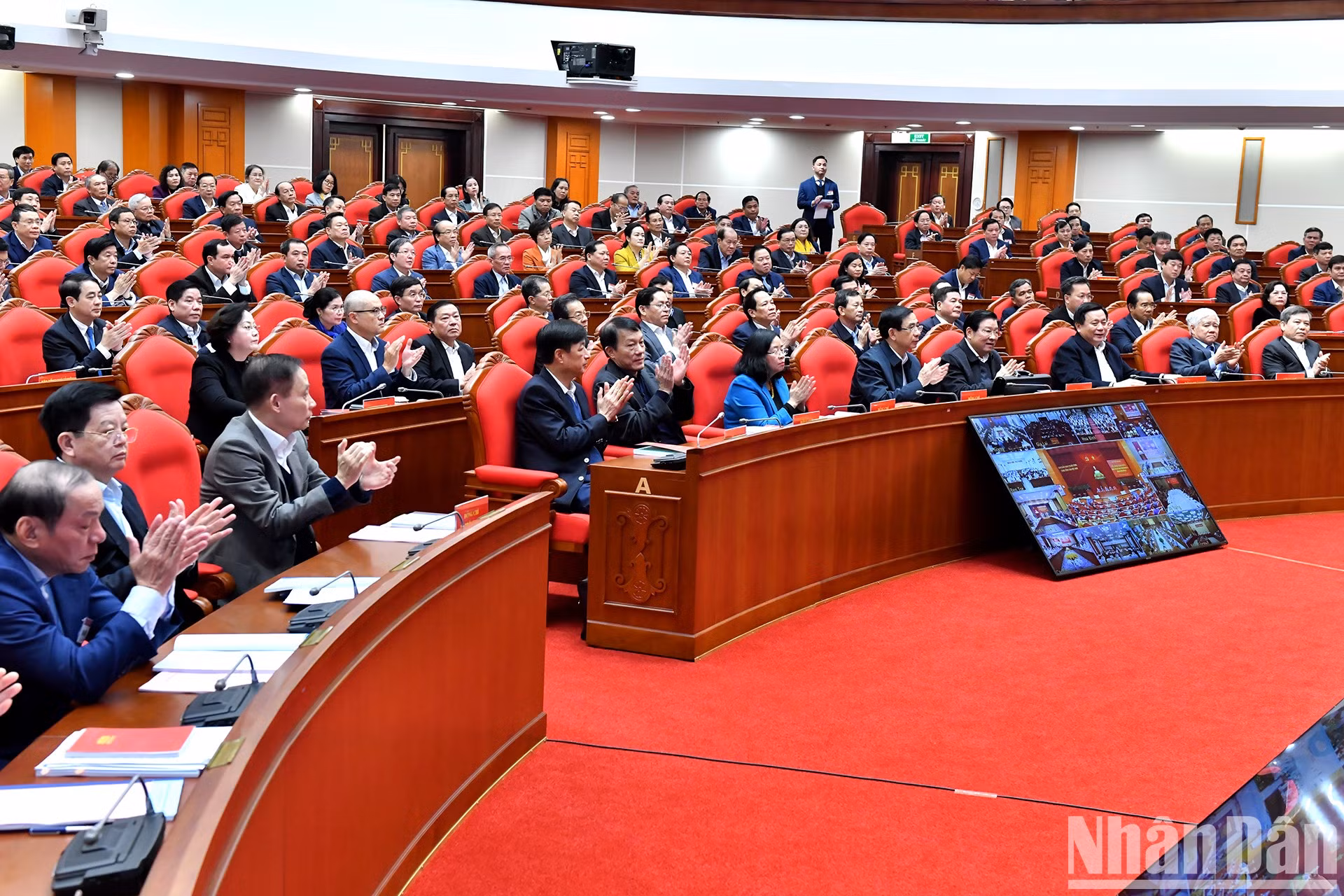 Dirigentes del Partido y del Estado y delegados a la conferencia.
