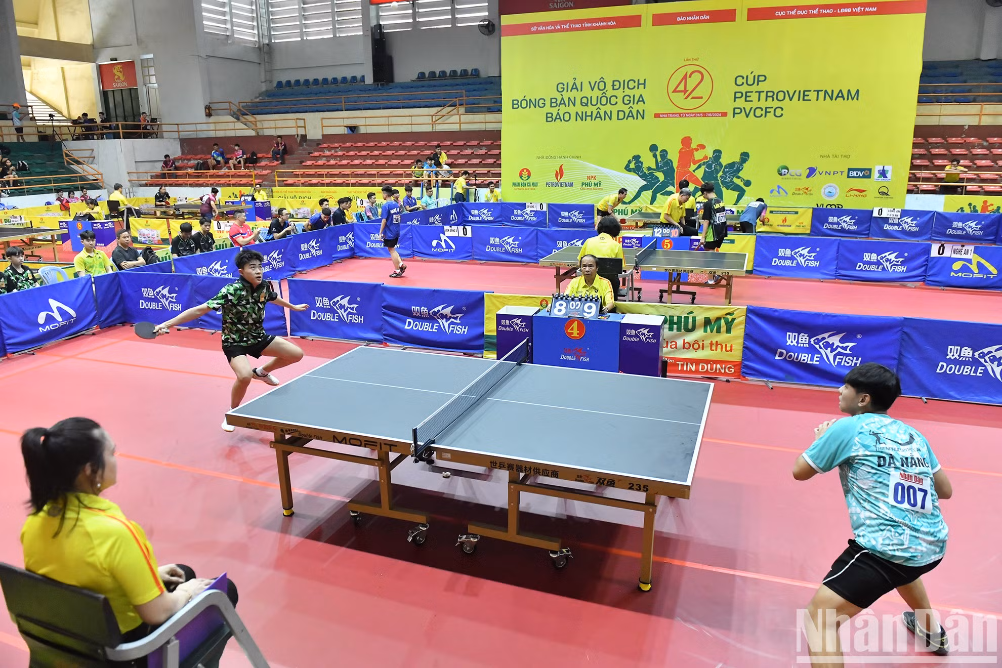 Partido por equipos masculino entre Da Nang 2 y Lam Dong 3.