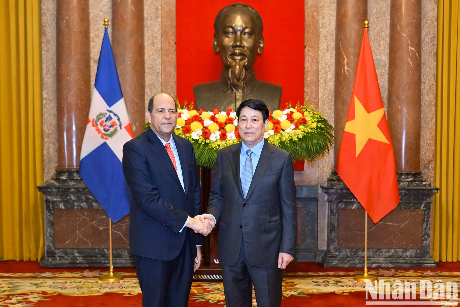 El presidente Luong Cuong y el embajador de la República Dominicana en Vietnam, Reinaldo Rafael Espinal Núñez, en la actividad. El presidente Luong Cuong y el embajador de la República Dominicana en Vietnam, Reinaldo Rafael Espinal Núñez, en la actividad.