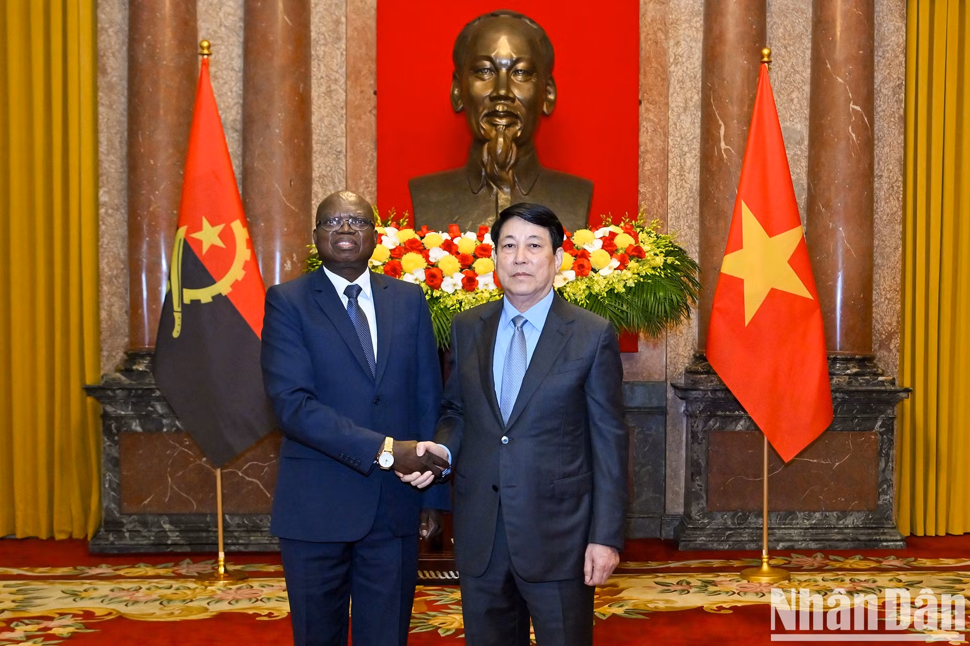 El presidente Luong Cuong recibe al embajador de la República de Angola en Vietnam, Fernando Miguel. El presidente Luong Cuong recibe al embajador de la República de Angola en Vietnam, Fernando Miguel.
