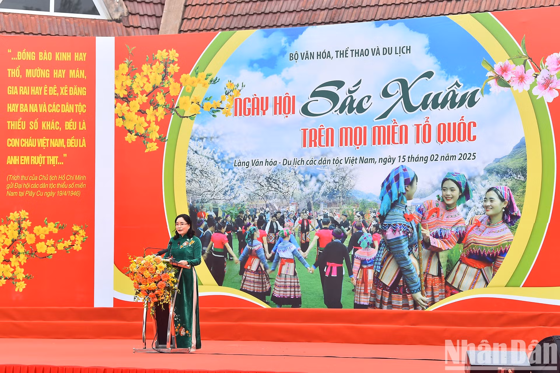 La viceministra de Cultura, Deportes y Turismo, Trinh Thi Thuy, habla en el evento.