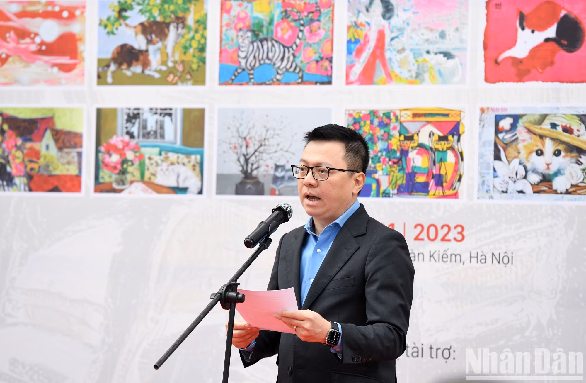 El presidente-editor de Nhan Dan, Le Quoc Minh, inaugura la exposición. (Foto: Thanh Dat)