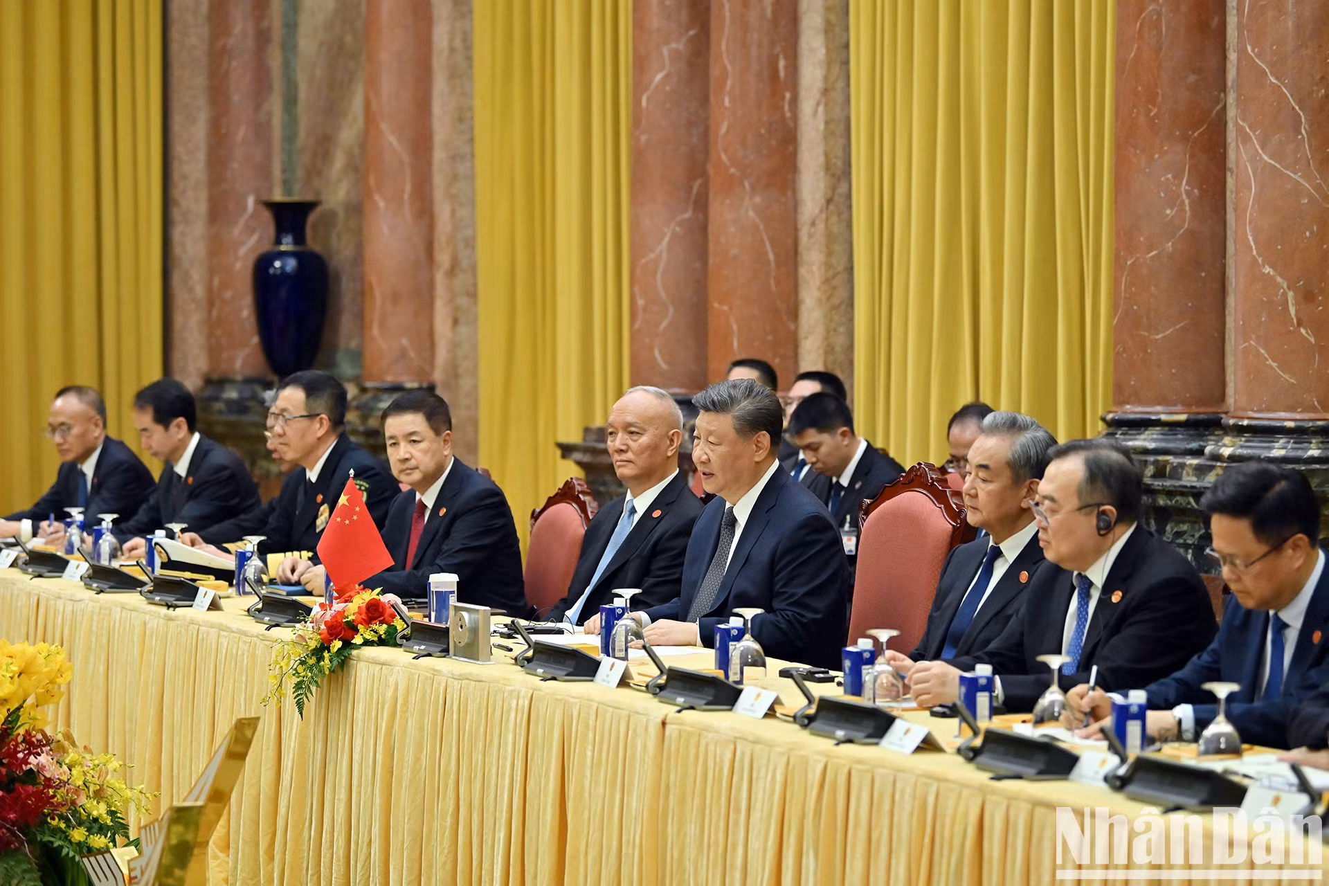 El máximo líder chino y delegados de alto rango de China en las conversaciones.