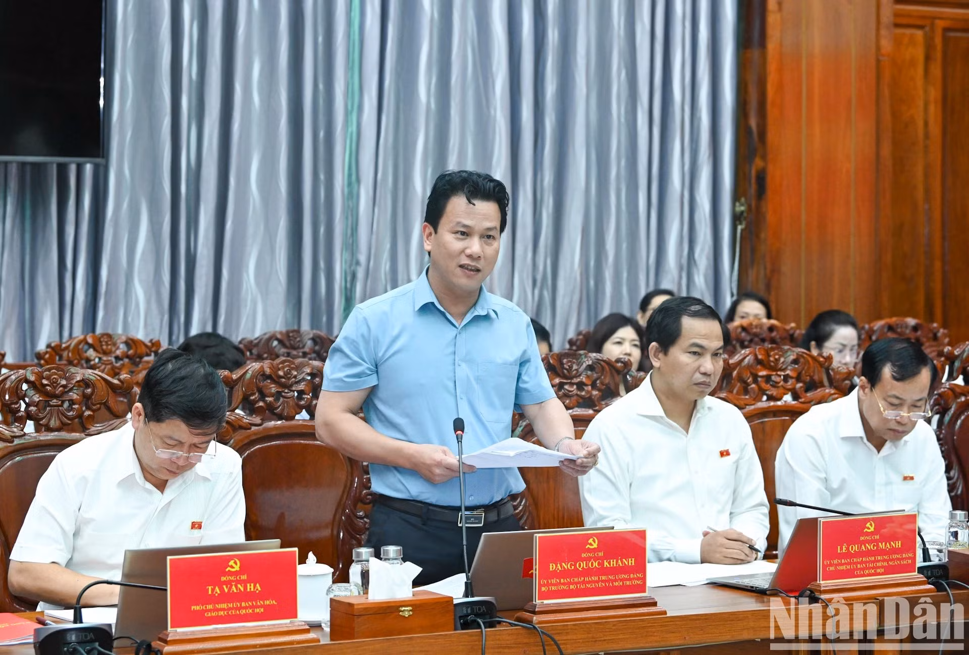 El ministro de Recursos Naturales y Medio Ambiente, Dang Quoc Khanh.