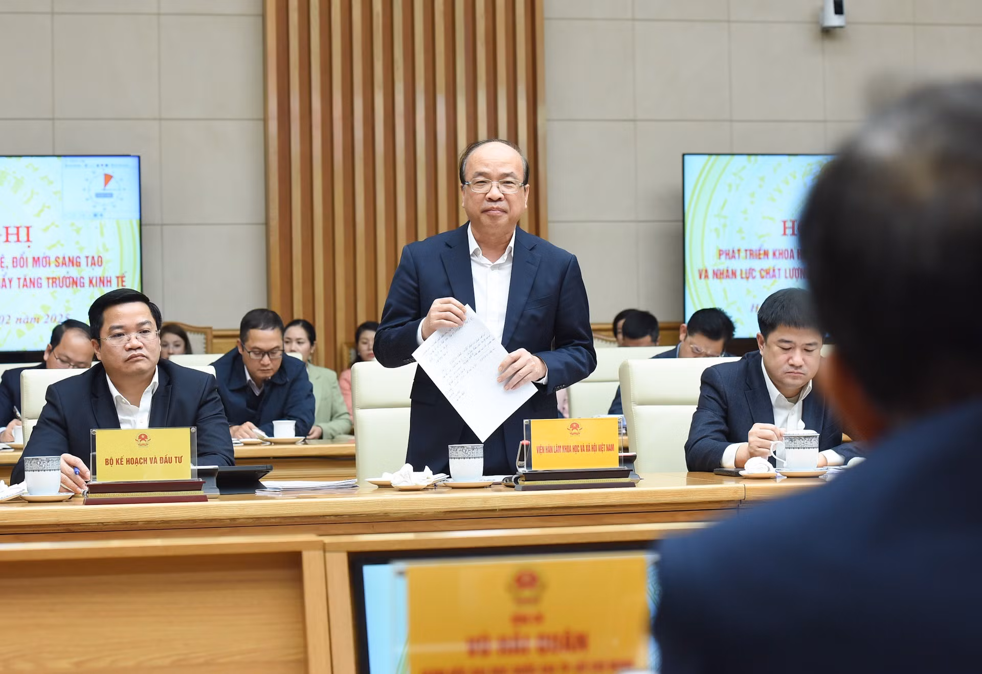 El presidente de la Academia de Ciencias Sociales de Vietnam, Phan Chi Hieu, habla sobre la construcción y el perfeccionamiento de instituciones legales para desarrollar la ciencia y la tecnología, la innovación y la transformación digital, y recursos humanos de alta calidad.