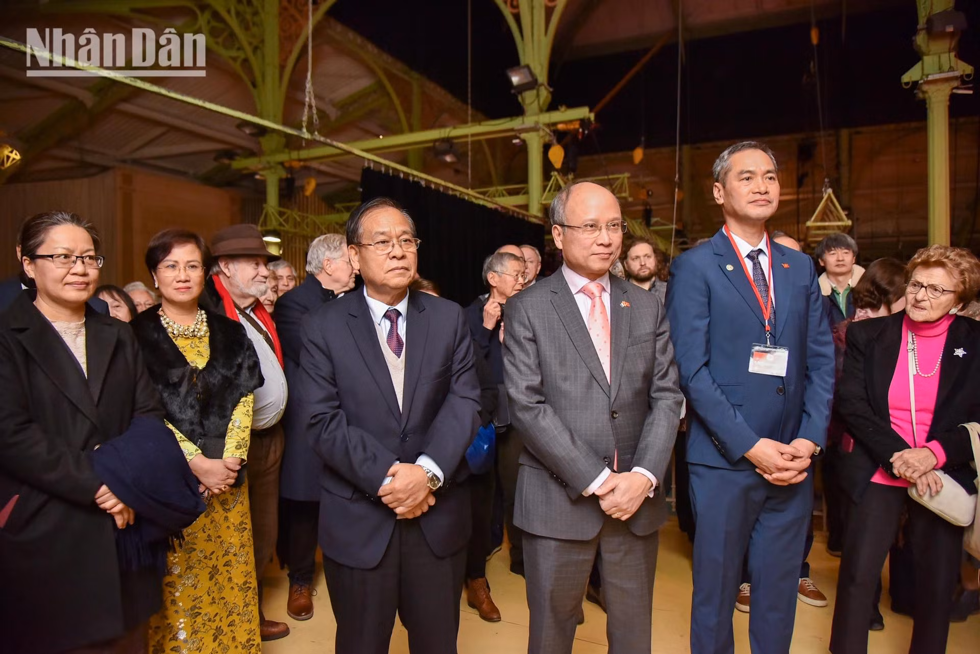 Al evento asistieron el embajador de Vietnam en Francia, Dinh Toan Thang; el embajador de Laos en Francia, Kham-Inh Khitchadeth; el alcalde de Nogent-sur-Marne, Jacques Martin, y representantes de asociaciones vietnamitas en Francia.