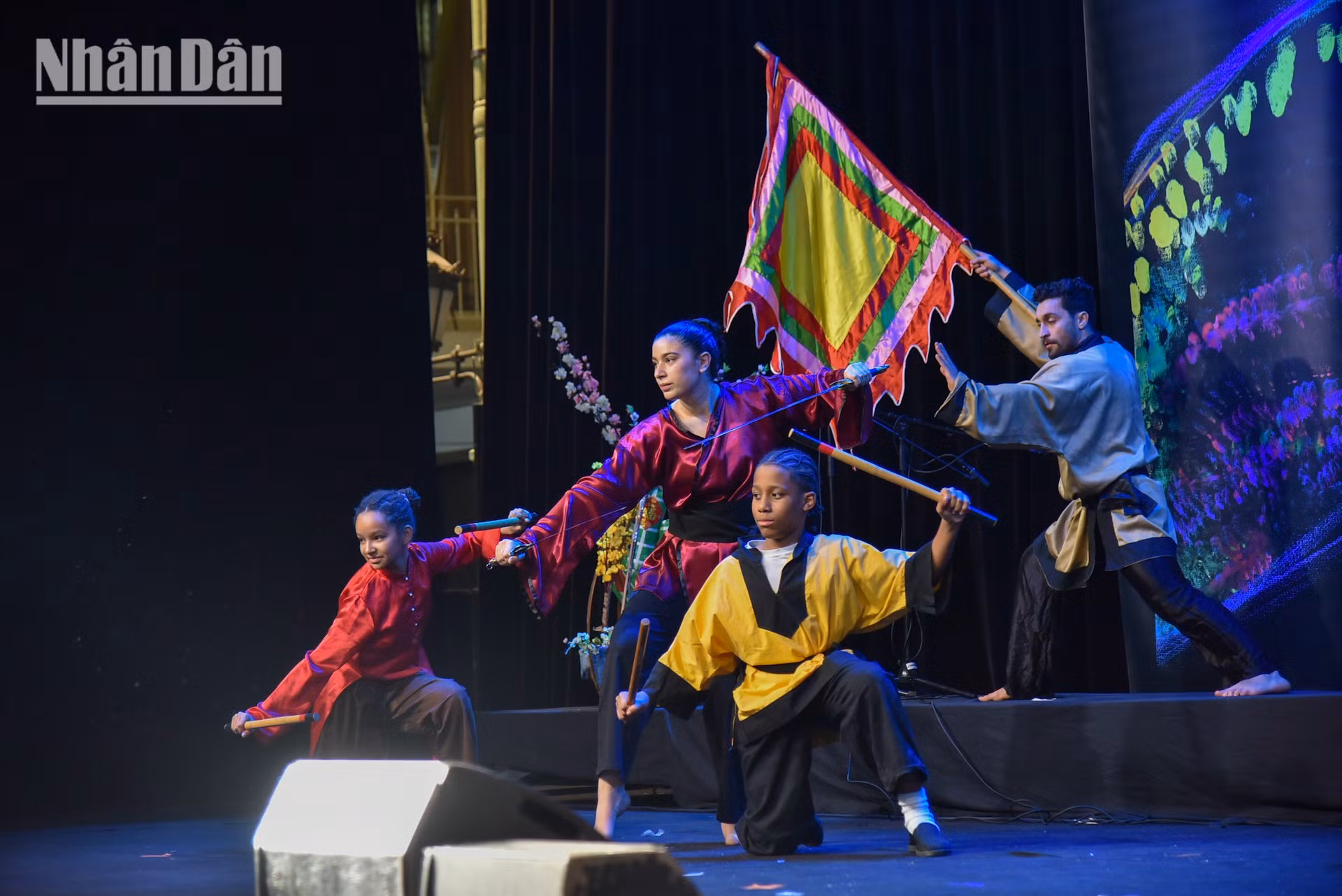Ileana Antigny, Camille Mathé y Roxane David son practicantes de Son Long, un estilo de arte marcial desarrollado por el maestro francés Olivier Barbey. Las artes marciales tradicionales vietnamitas, que se enseñan en francés, transmiten el espíritu marcial y la valentía de este pueblo.