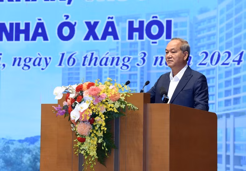 Nguyen Viet Cuong, presidente del Grupo Phu Cuong, interviene en la reunión.
