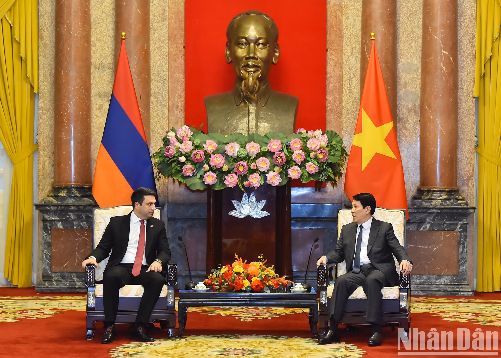 El presidente Luong Cuong recibe al titular de la Asamblea Nacional de Armenia, Alen Simonyan. (Foto: VNA)