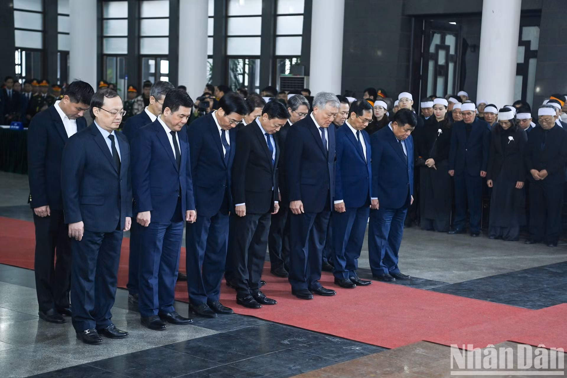 La delegación del Gobierno vietnamita, encabezada por el viceprimer ministro ejecutivo Nguyen Hoa Binh