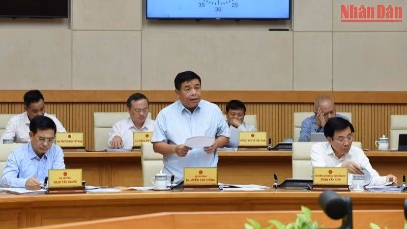 El ministro de Planificación e Inversiones, Nguyen Chi Dung, señala que en agosto y los primeros ocho meses de 2022, las dificultades y desafíos a enfrentar son grandes, pero la economía tiende a recuperarse cada vez más positivamente, por lo que es necesario mantener la estabilidad macroeconómica. Sobre el Programa de recuperación y desarrollo socioeconómico, hasta el 2 de septiembre, se desembolsaron dos mil 410 millones de dólares. El ministro de Planificación e Inversiones, Nguyen Chi Dung, señala que en agosto y los primeros ocho meses de 2022, las dificultades y desafíos a enfrentar son grandes, pero la economía tiende a recuperarse cada vez más positivamente, por lo que es necesario mantener la estabilidad macroeconómica. Sobre el Programa de recuperación y desarrollo socioeconómico, hasta el 2 de septiembre, se desembolsaron dos mil 410 millones de dólares.