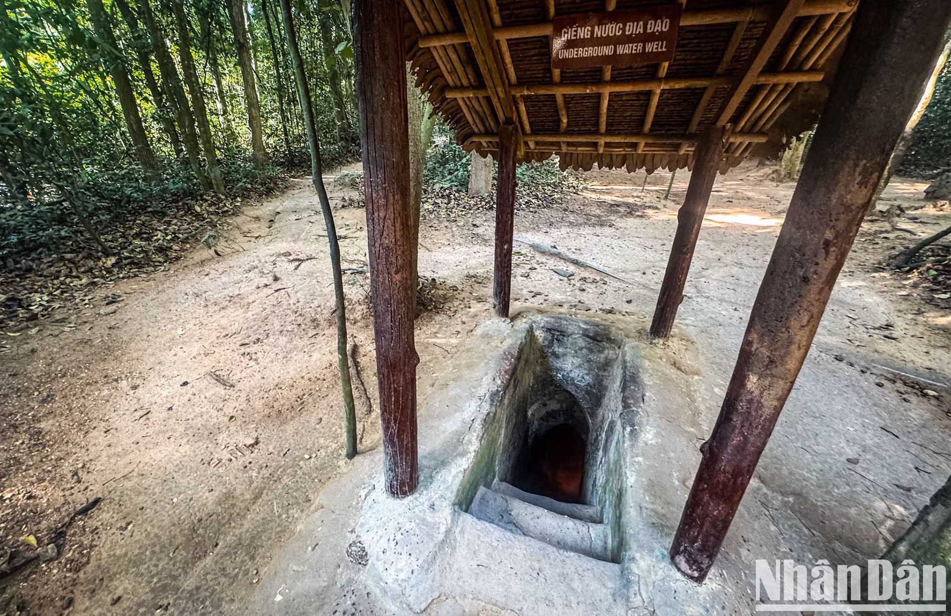 Un pozo en los túneles de Cu Chi. Un pozo en los túneles de Cu Chi.
