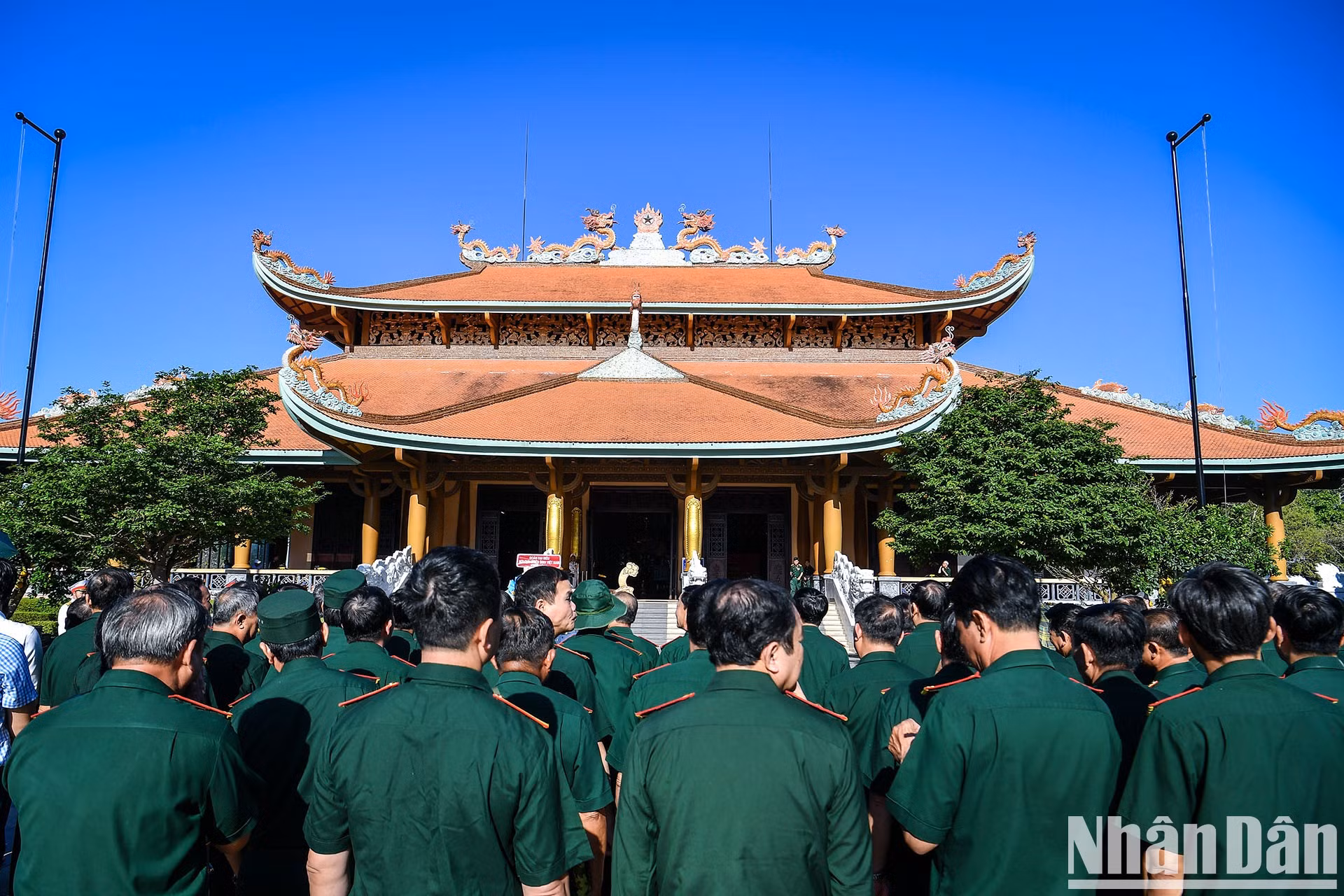 Veteranos de guerra visitan los túneles de Cu Chi con motivo del 50 aniversario de la Liberación del Sur y la Reunificación Nacional de Vietnam (30 de abril de 1975). Veteranos de guerra visitan los túneles de Cu Chi con motivo del 50 aniversario de la Liberación del Sur y la Reunificación Nacional de Vietnam (30 de abril de 1975).