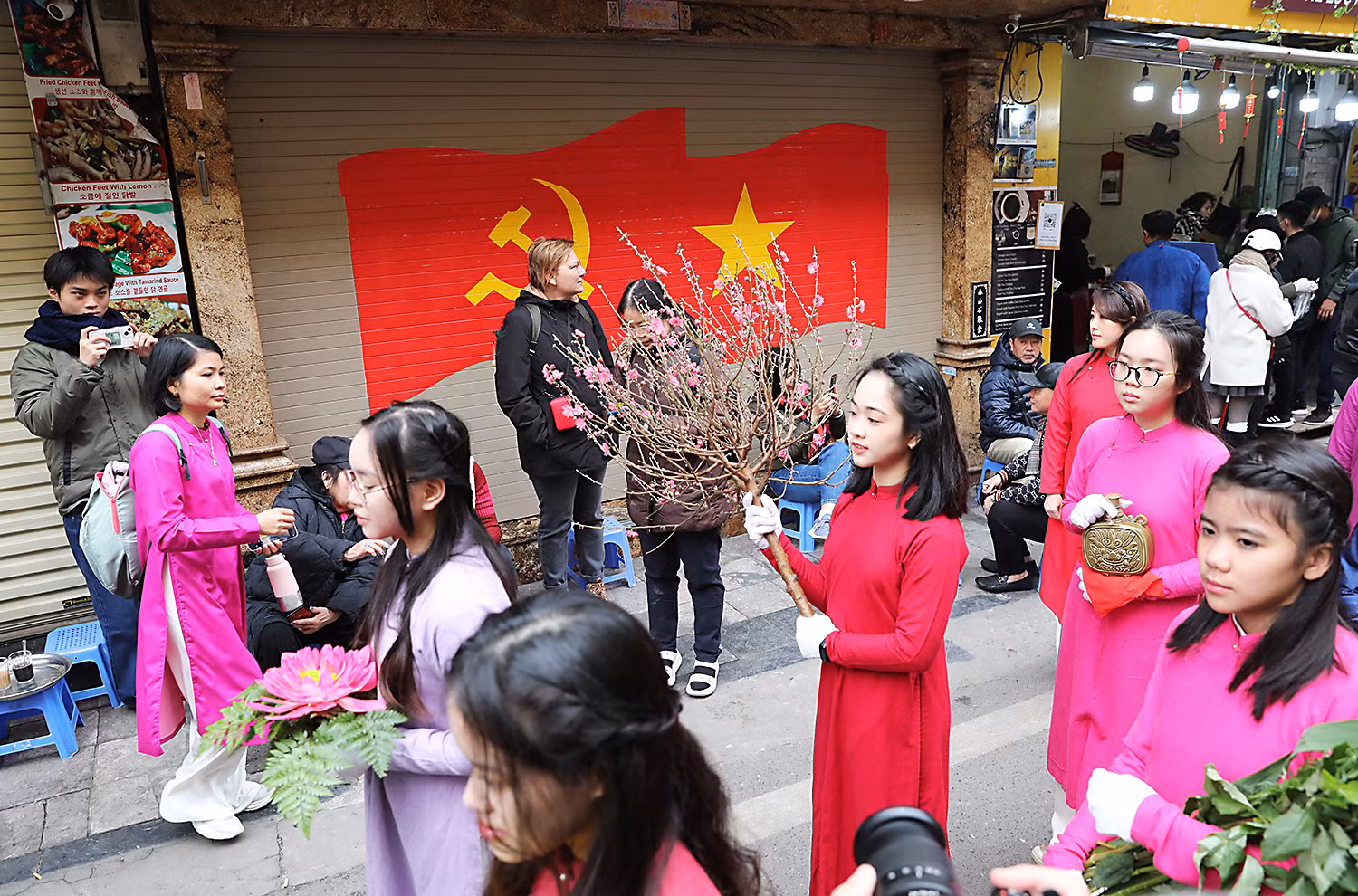 El programa tiene como objetivo celebrar el 94 aniversario de fundación del Partido Comunista de Vietnam. 