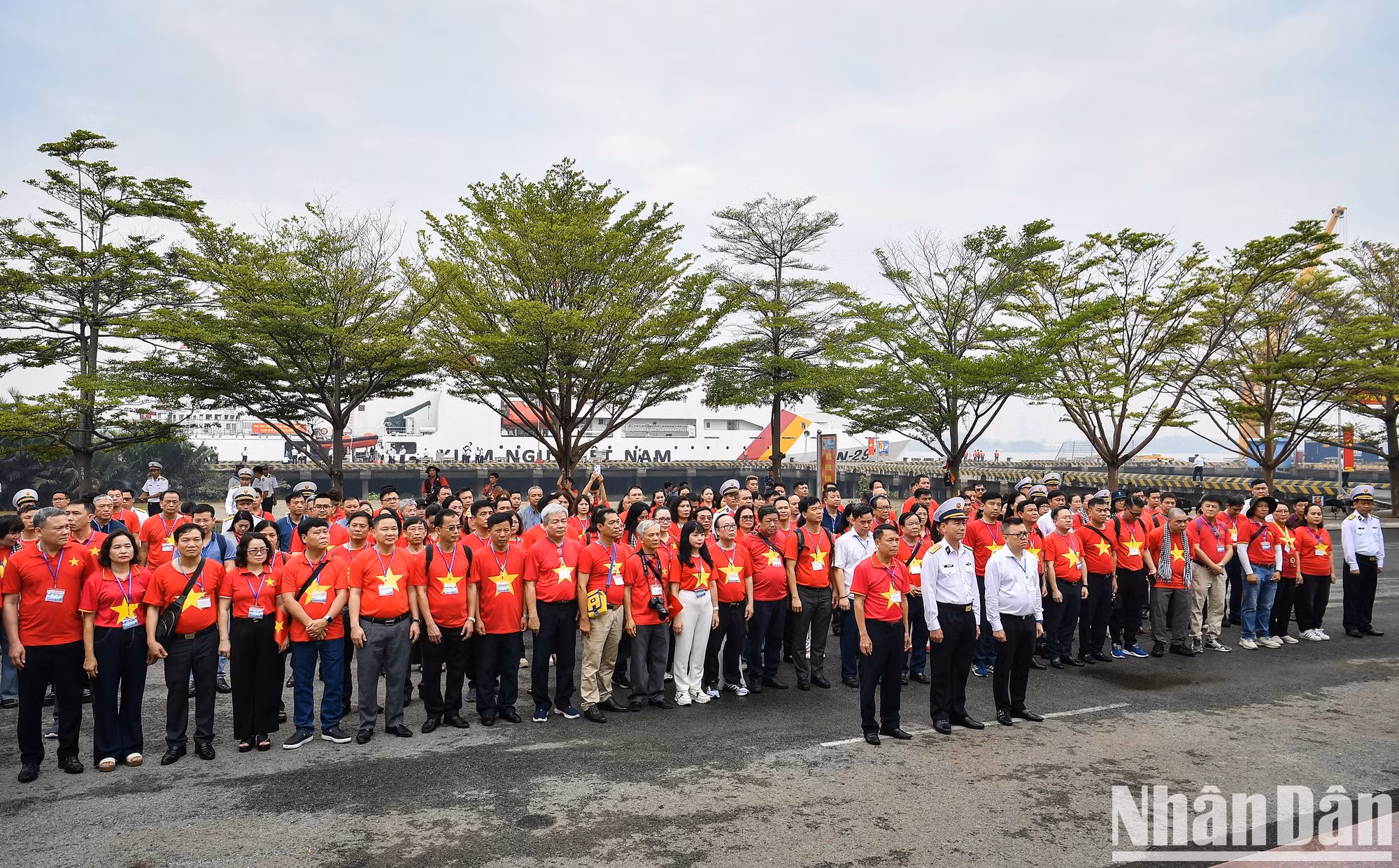 La delegación rinde homenaje en el Monumento a los Mártires de la Flotilla de barcos sin número, perteneciente a la Brigada 125, Zona Naval 2. La delegación rinde homenaje en el Monumento a los Mártires de la Flotilla de barcos sin número, perteneciente a la Brigada 125, Zona Naval 2.