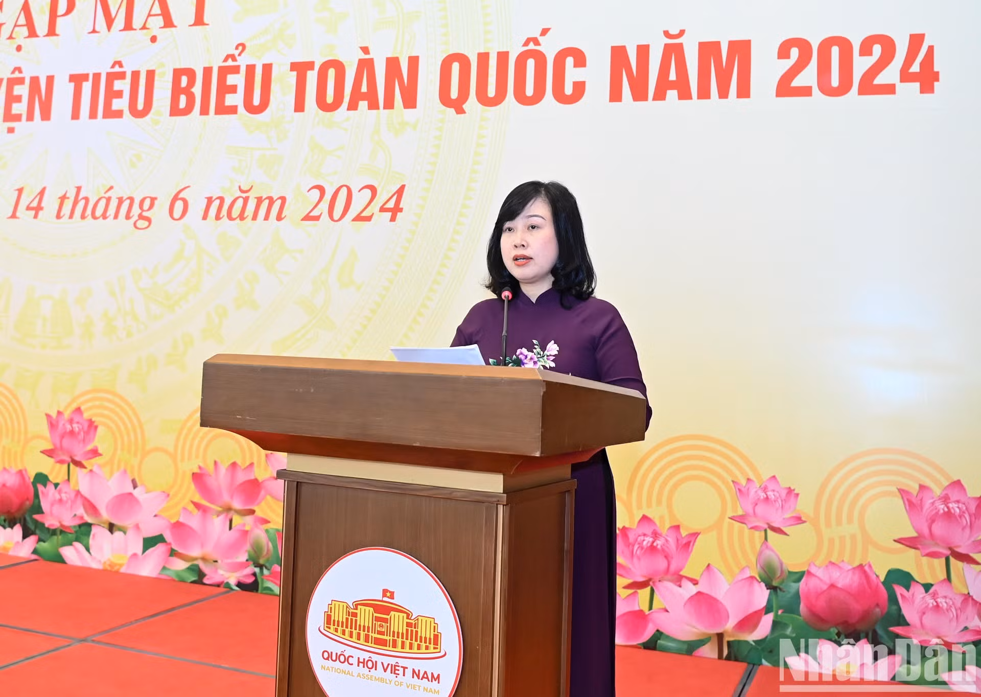 La ministra de Salud, Dao Hong Lan, informa sobre los resultados de la donación voluntaria de sangre en 2024. La ministra de Salud, Dao Hong Lan, informa sobre los resultados de la donación voluntaria de sangre en 2024.