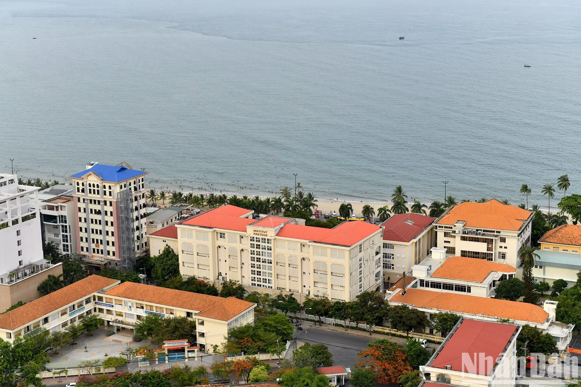 Nha Trang es considerada la "Perla del Lejano Oriente" y se ha convertido en un destino atractivo para turistas nacionales y extranjeros.
